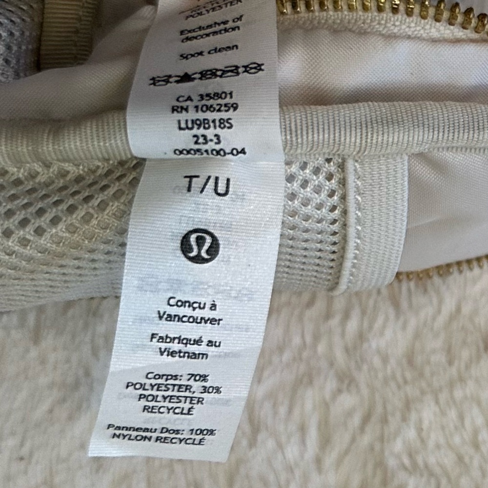 Lululemon Everywhere Fleece Belt Bag - Picture 14 of 16